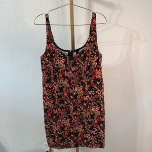 Chic Floral Mini Dress - Black and Red